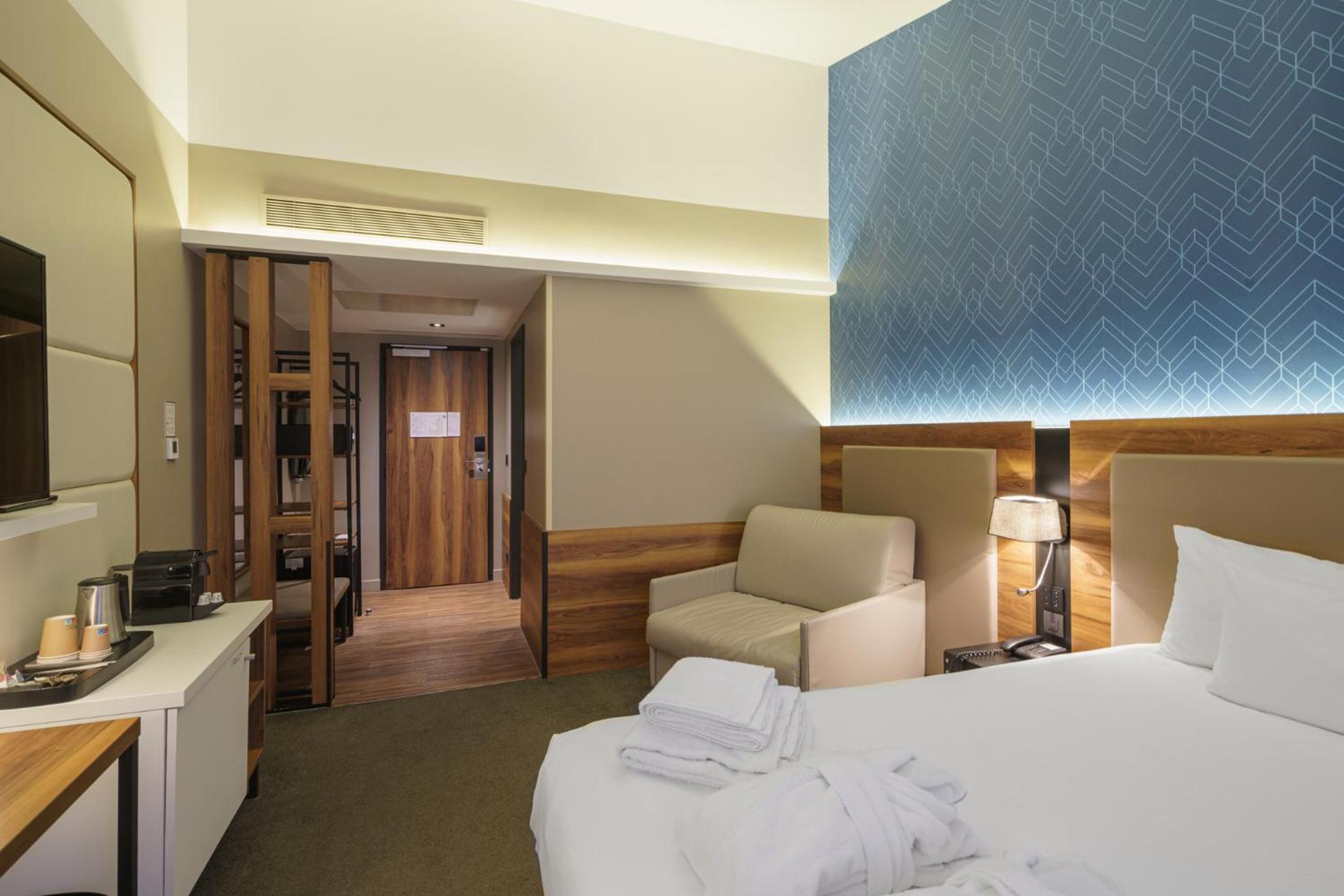 Premium Triple Room,1590335370:JPEG
